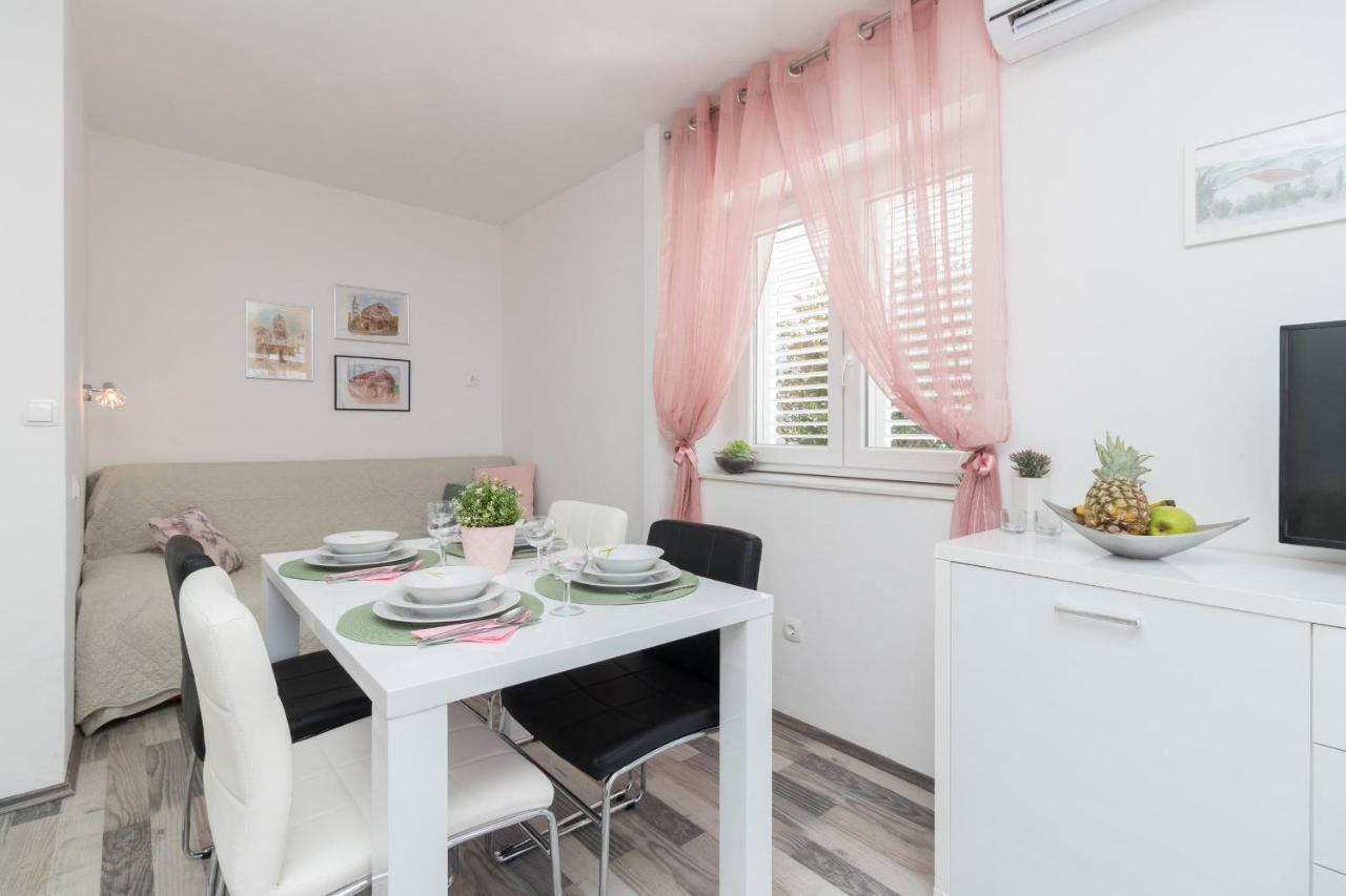 Apartman Roko Petrcane Exteriör bild