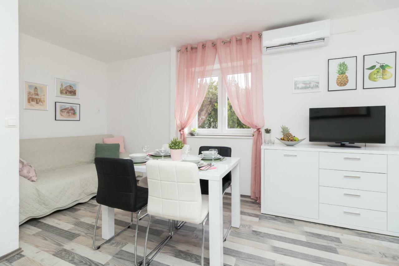 Apartman Roko Petrcane Exteriör bild