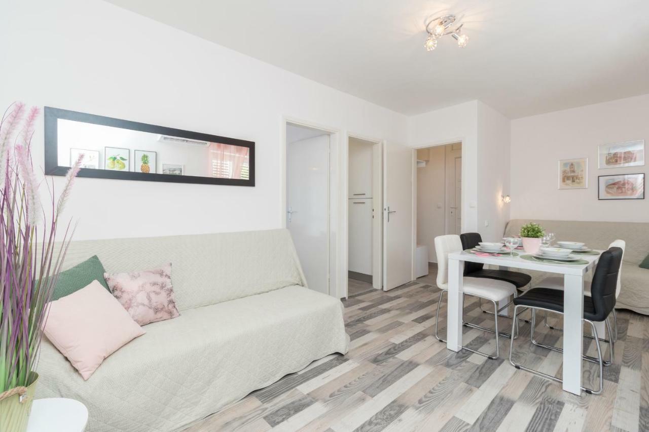 Apartman Roko Petrcane Exteriör bild