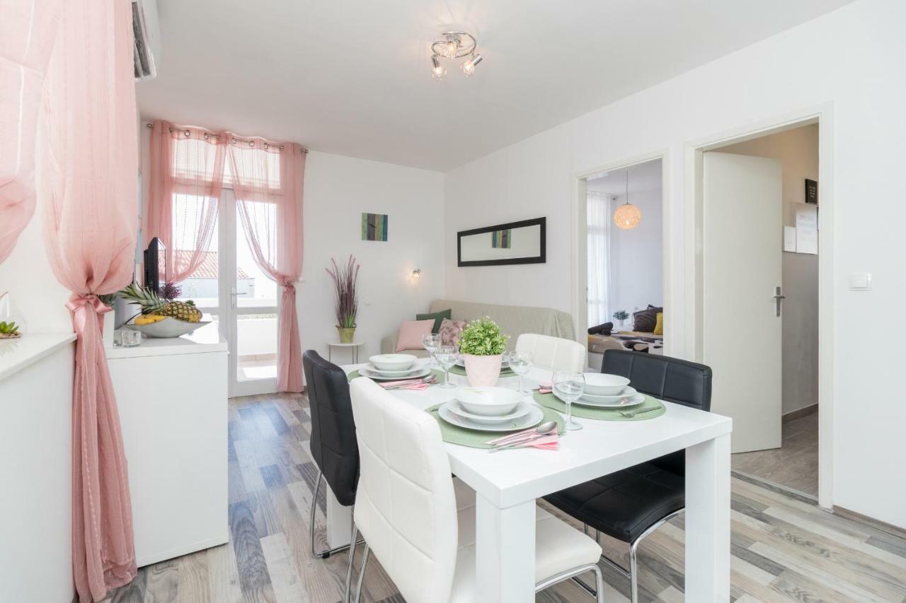Apartman Roko Petrcane Exteriör bild