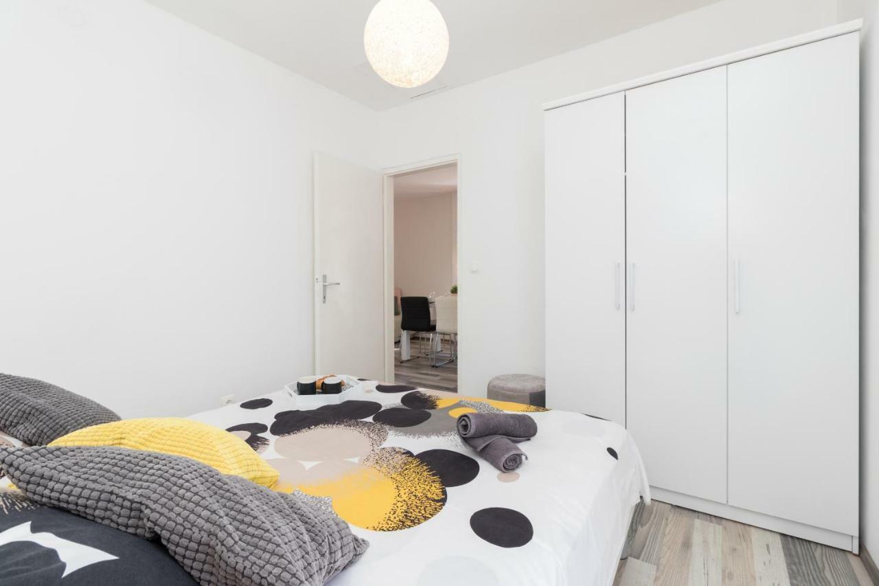 Apartman Roko Petrcane Exteriör bild